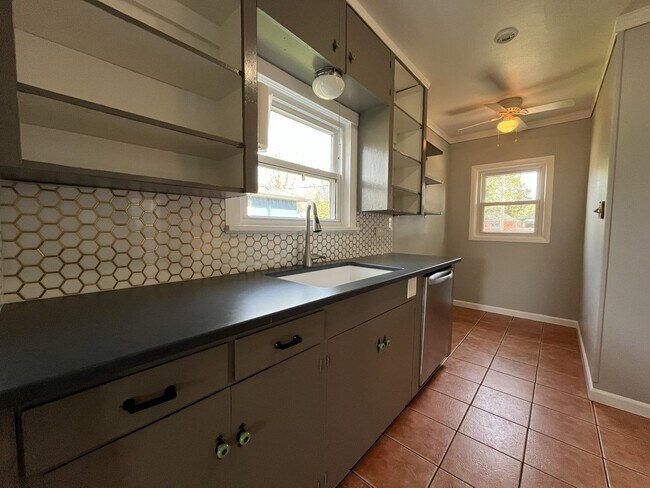 Building Photo - Charming St. Johns Bungalow with Fireplace, Bonus Space & Large Backyard