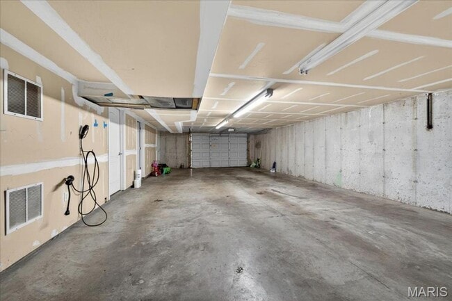Building Photo - Welcome home to this bright and inviting 2-bedroom, 2-bathroom apartment on the second floor at 7...