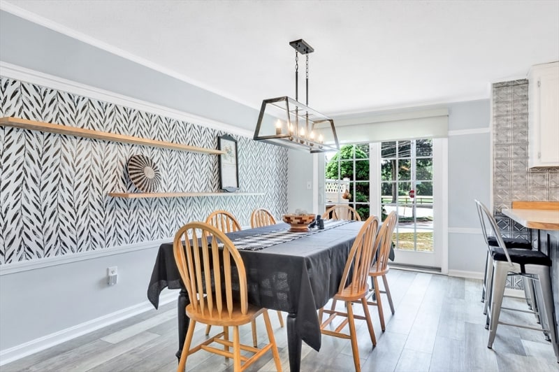 Building Photo - 395 Donohue Rd