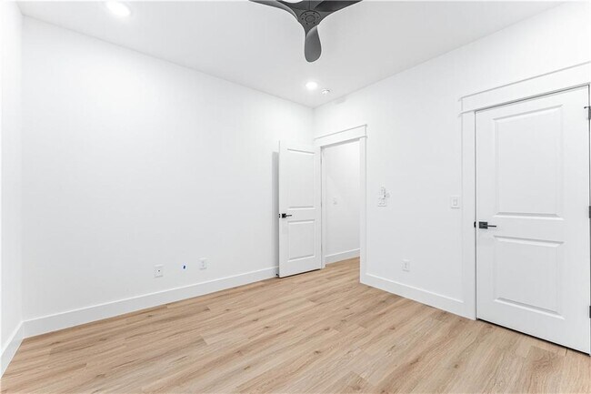 Building Photo - 16 Celtic Dr