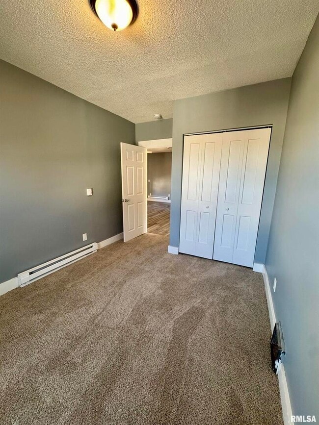 Building Photo - 627 N Division St