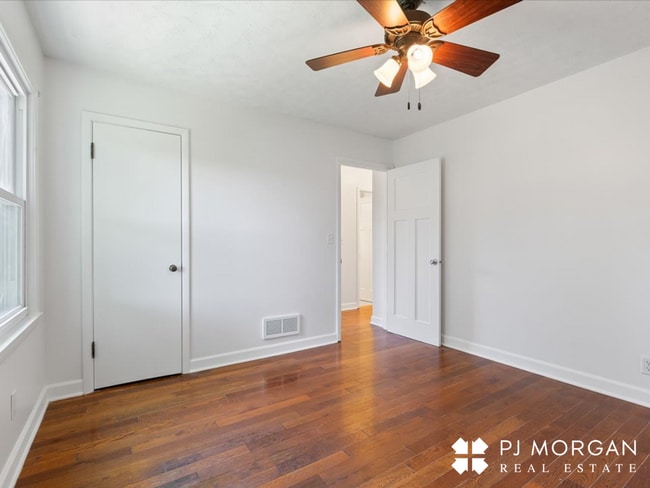 Building Photo - 3 bedroom , 2 bathroom House - Recently Up...