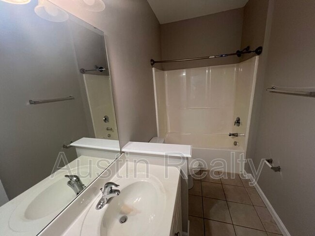 Building Photo - 6431 Brookfield Ct Dr