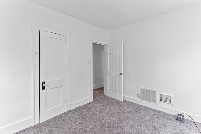 Building Photo - 15114 Quincy St