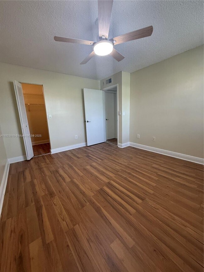 Building Photo - 1261 SW 46th Ave