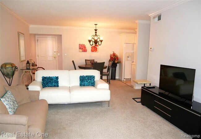 Building Photo - 444 Chester St