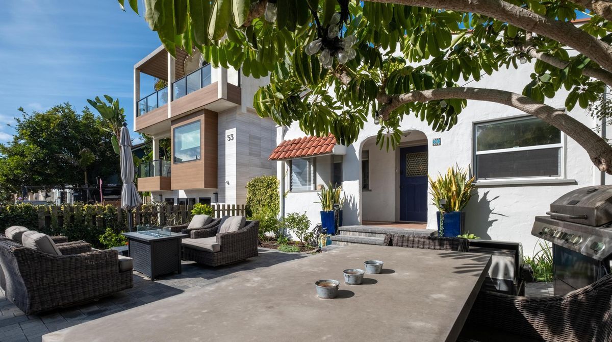 Building Photo - 63 9th Ct