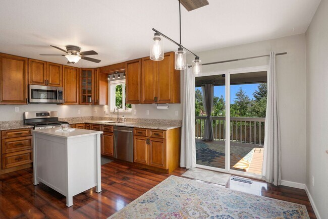 Building Photo - Updated 4 Bedroom Home with Amazing Yard, ...
