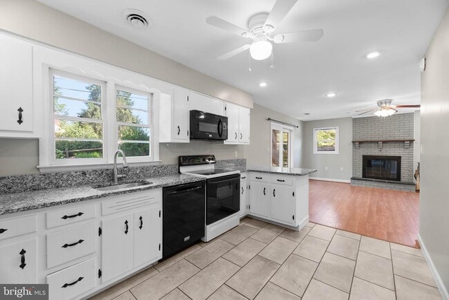 Building Photo - 6505 Panorama Dr