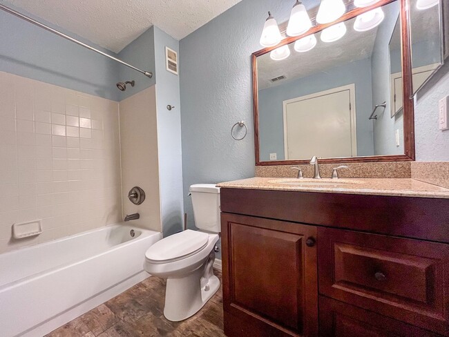 Building Photo - Windsor Park #1118 - On several bus routes to UF