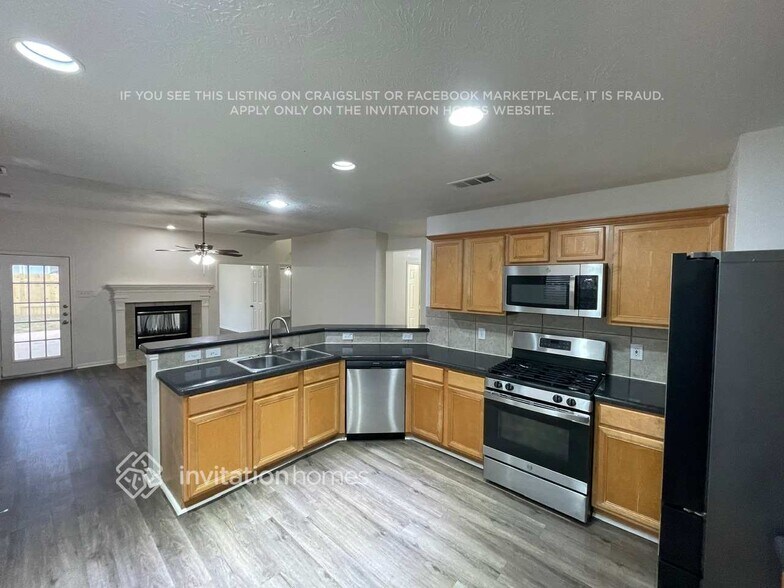 Building Photo - 15726 Stiller Park Dr