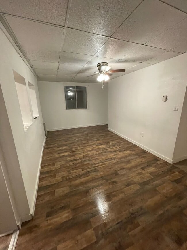 Building Photo - 3 Bedroom Home Fully Updated.