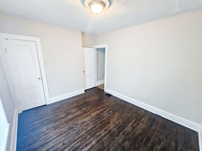 Building Photo - 712-712 N Bosart Ave