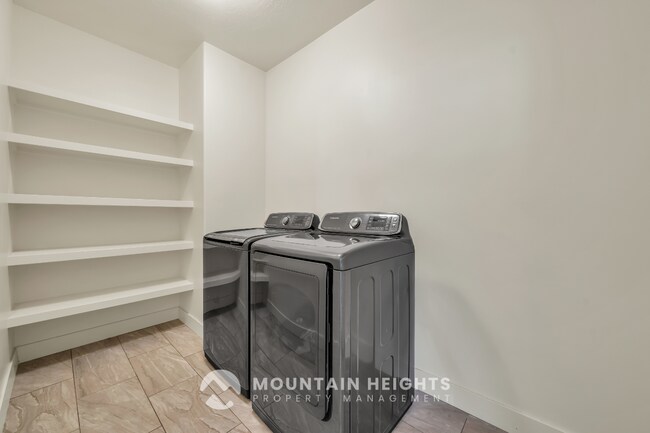 Building Photo - 607 Sawback Ln