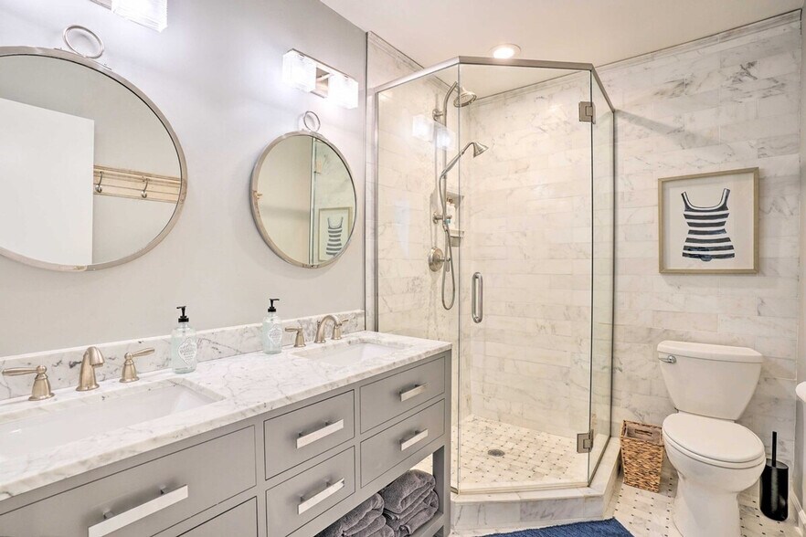 Building Photo - 215 Bobolink Way