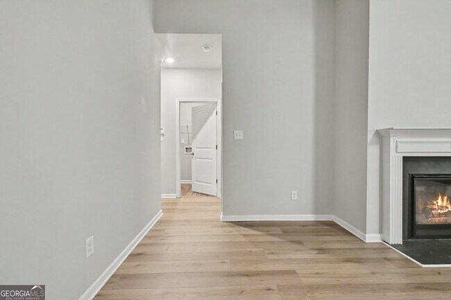 Building Photo - 270 S Ridge