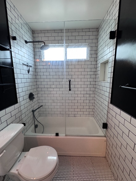 Building Photo - 821 Westmount Dr