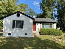 Building Photo - 1400 Planters St