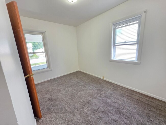 Building Photo - 4 Bed 2 Bath Single Family Home in Wiscons...