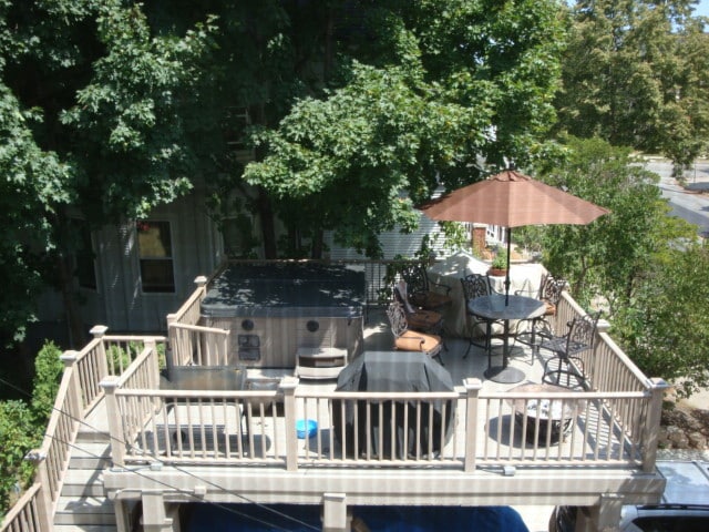 Rear shared deck with furniture (no hot tub) - 1562 E Irving Plz