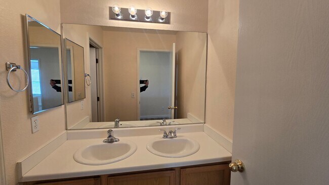 Building Photo - 2 story, 2 car garage, 4 bedroom, All appliances. move in ready home !