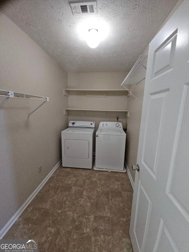 Building Photo - 102 Sauterne Way