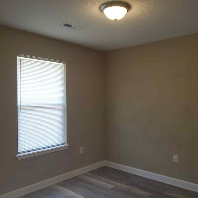 Building Photo - 901 W Gay St