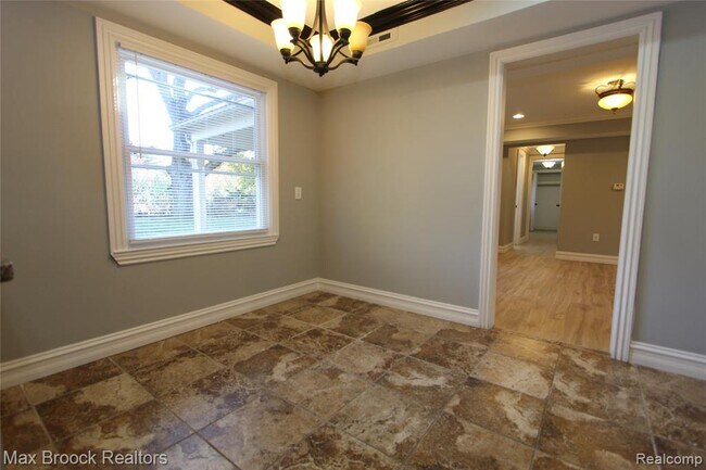 Building Photo - 30024 Beacontree St