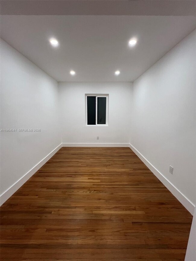 Building Photo - 424 Lavilla Dr