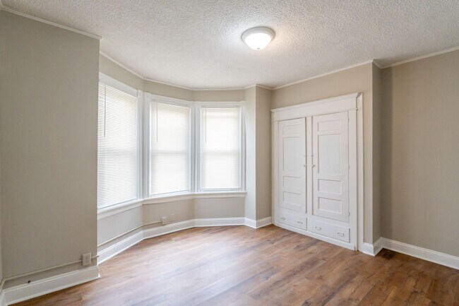 Building Photo - Newly remodeled 3 bedroom Grays Ferry Area