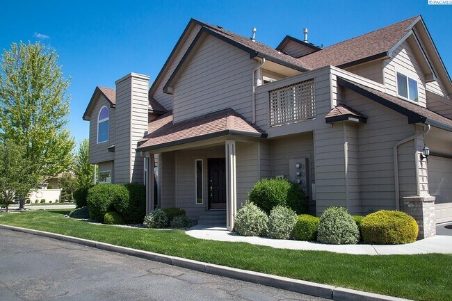 Building Photo - 3 Bed/2.5 Bath Richland Townhome!