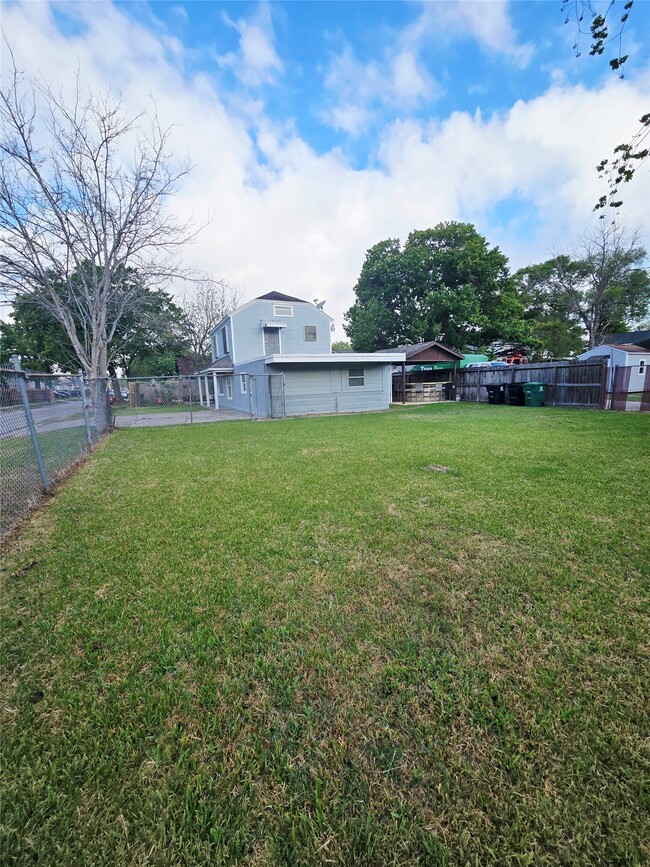 Building Photo - 5709 Craig St