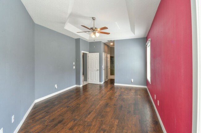 Building Photo - MOVE-IN READY 5 Bed 3.5 Bath Home in Daven...