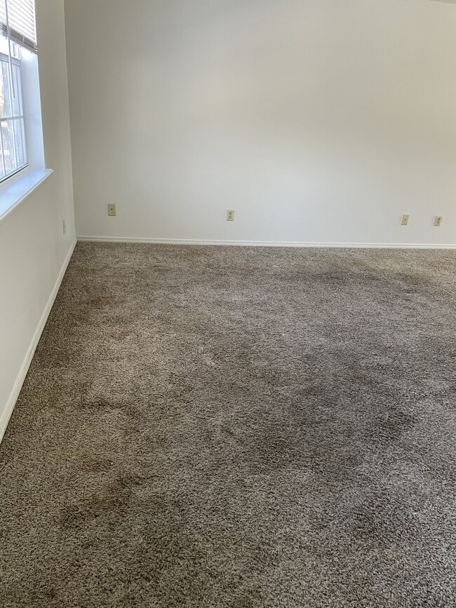 Building Photo - 902 W Oklahoma Ave