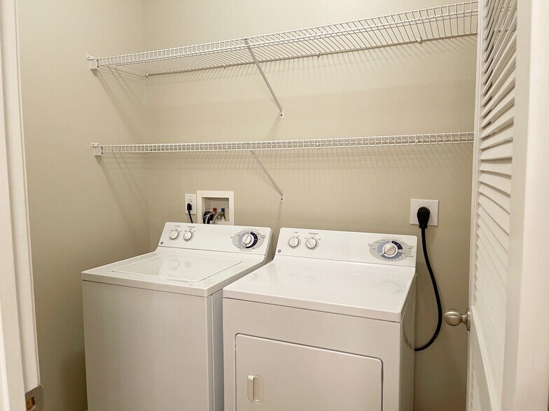 Building Photo - 903 Providence Place