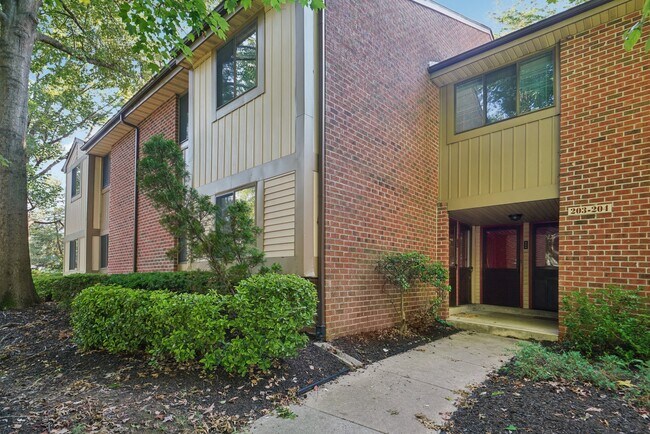 Building Photo - 203B Cypress Point Cir
