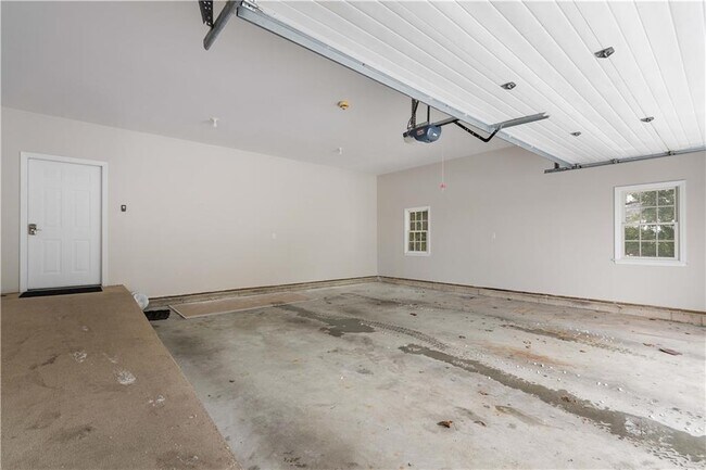 Building Photo - 18 Peggy Ln