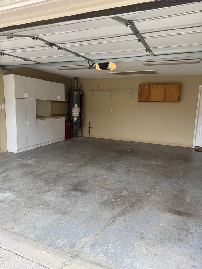 Building Photo - Knoxville 37918 - Beautiful 3 bedroom, 2 bath home in the heart of Powell - Contact Lisa Vineyard...