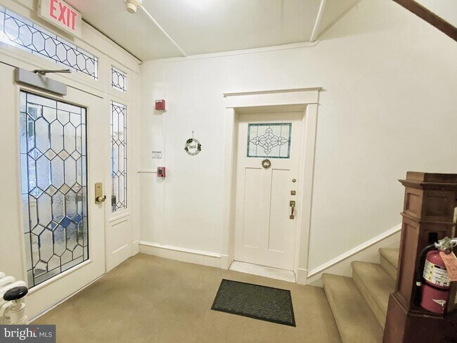 Building Photo - 1505 Delaware Ave