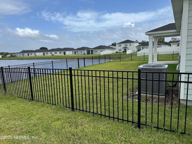 Building Photo - 3299 Lago Vis Dr