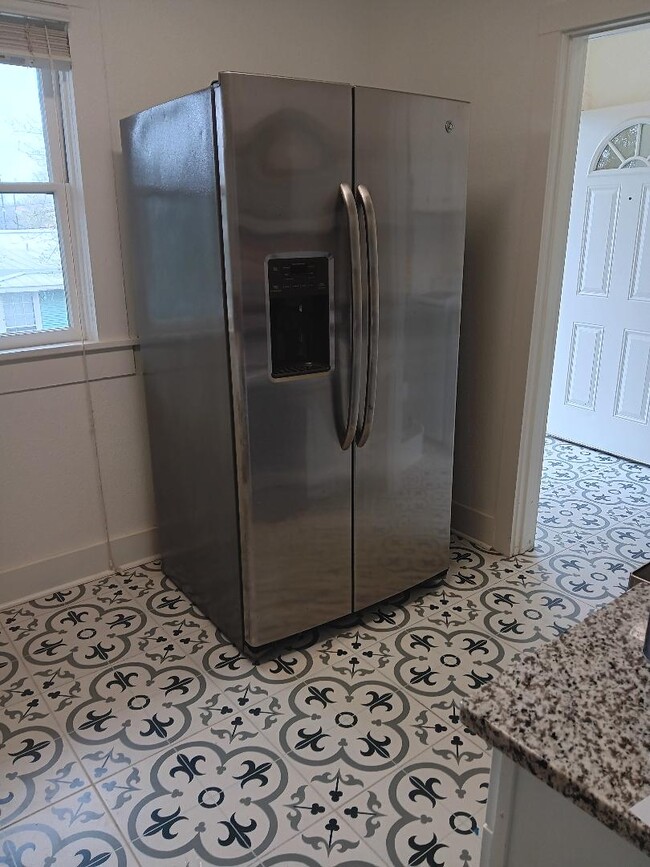 Building Photo - 603 E Grayson St