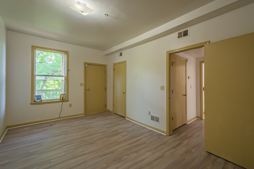 Building Photo - 112 N Fairmount St