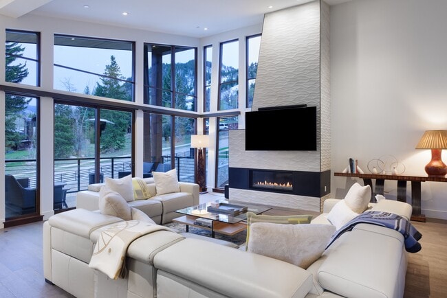 Building Photo - 717 S Aspen St