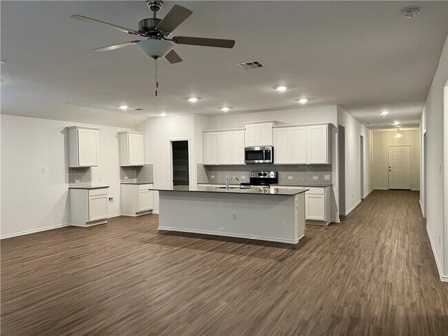 Building Photo - 223 Chickasaw Ln