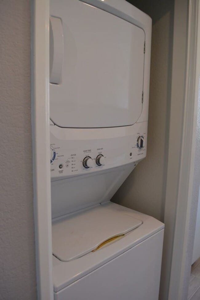 Building Photo - BEAUTIFUL "HILLCREST VILLAGE"  CONDOMINIUM HOME WITH GARAGE