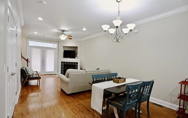 Building Photo - 250 E Delaware Ave