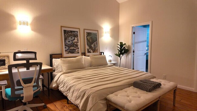 Building Photo - 6505 Skyfarm Dr