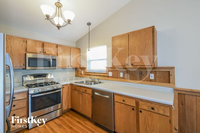Building Photo - 3017 Valley Oaks Dr