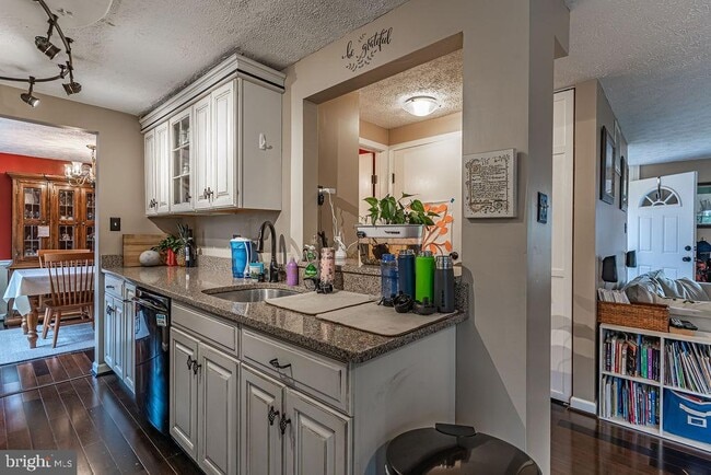 Building Photo - 6221 Wilmington Dr