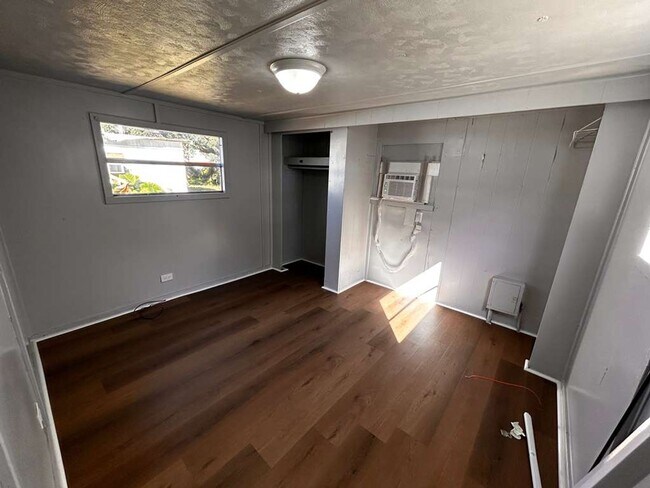 Building Photo - 710 S 50th St